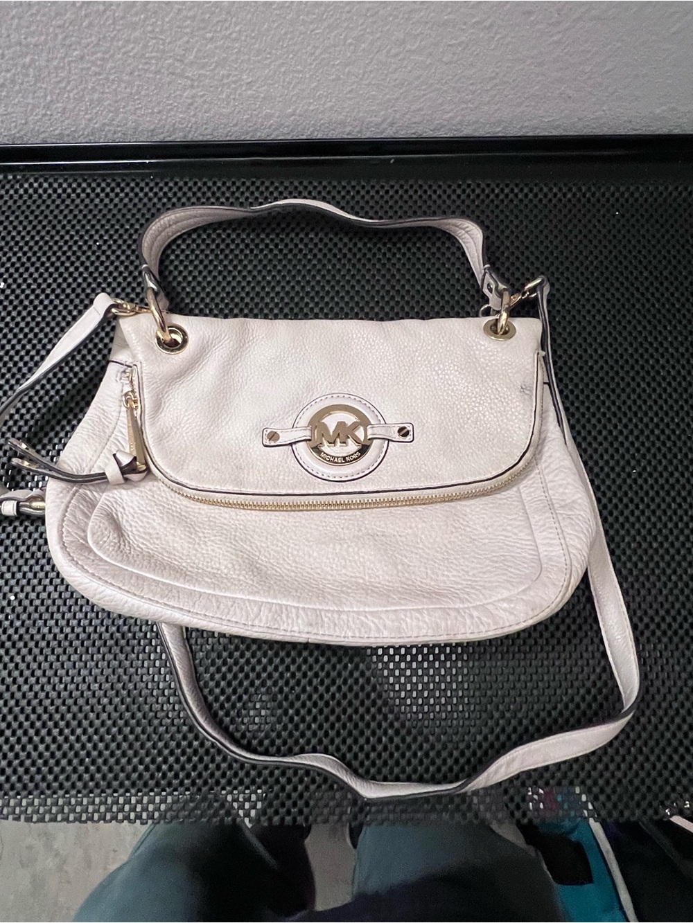 Michael Kors Cream Leather Shoulder Bag with Gold Hardware